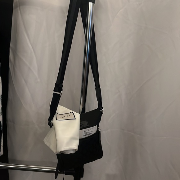 Mens Gucci messenger canvas shoulder bag - Picture 3 of 4